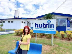 Silvania Dal Bosco, sócia diretora do Escritório de Consultoria e Comunicação - ECCO®, em frente ao Hutrin Trindade.