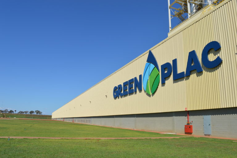 Fábrica de resina da Greenplac começa a operar