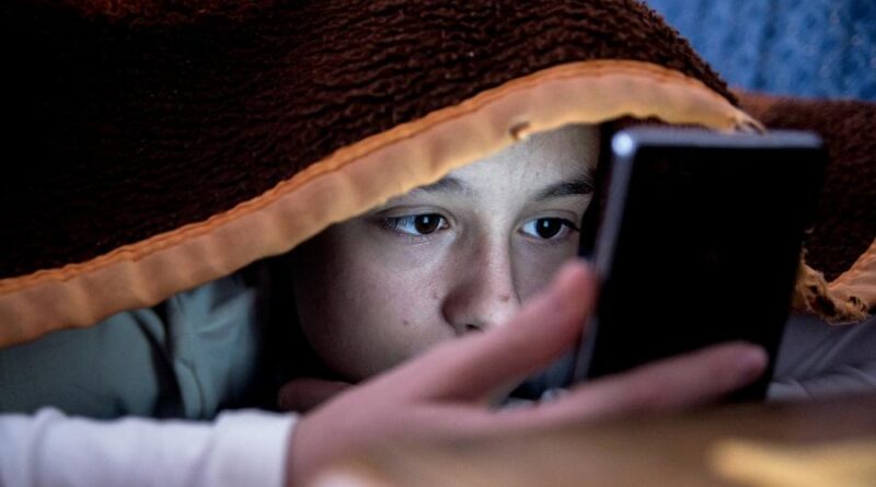 Como achar a dose certa do uso de celular por crianças
