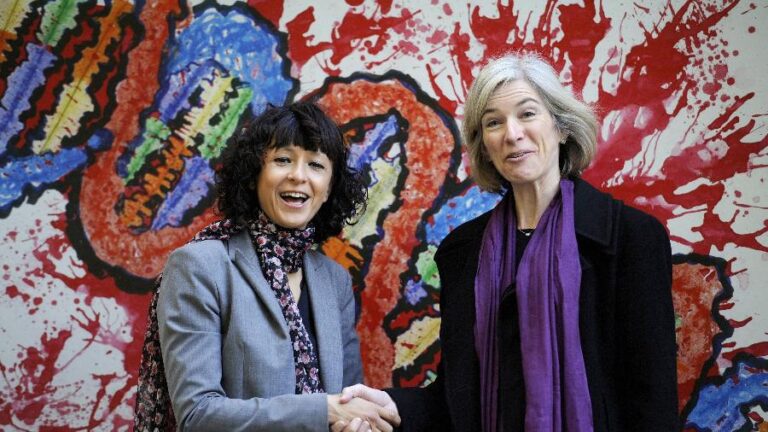 Nobel de Química premia dupla de mulheres por método para edição do genoma
