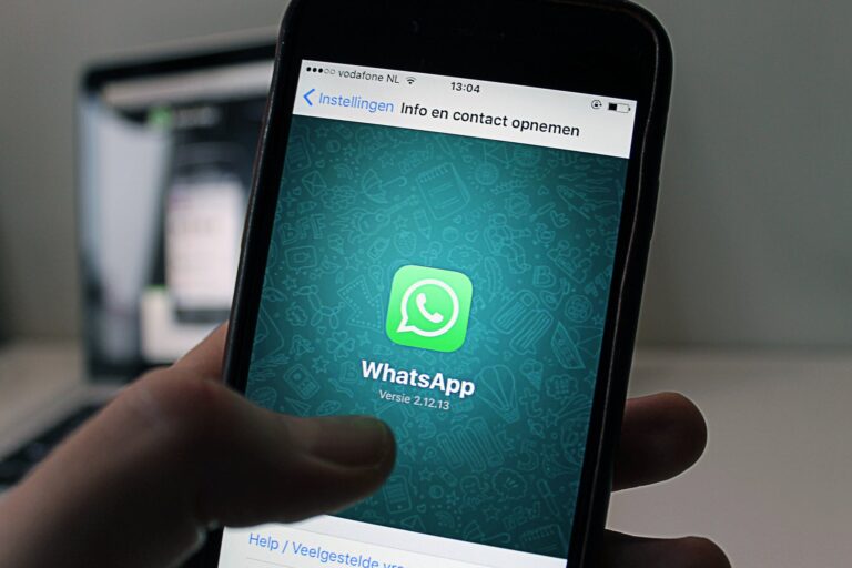 Aplicativo: 80% dos brasileiros usam Whatsapp uma vez por hora. Aplicativo é o principal meio de comunicação on-line