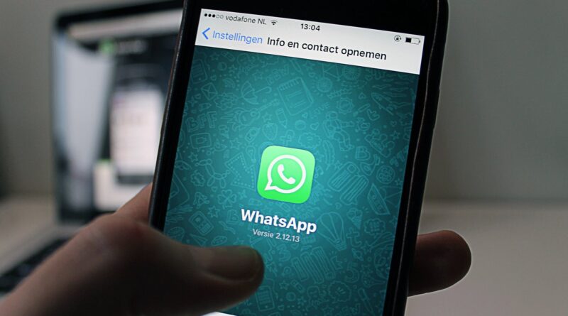 Aplicativo: 80% dos brasileiros usam Whatsapp uma vez por hora. Aplicativo é o principal meio de comunicação on-line