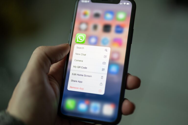 um método de autenticação de dois fatores (2FA) pode chegar para o Instagram utilizando mensagens do WhatsApp.