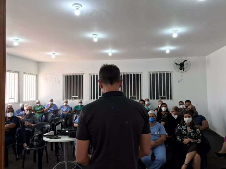 IMED realiza palestras de conscientização com membros do A.A e Amor Exigente