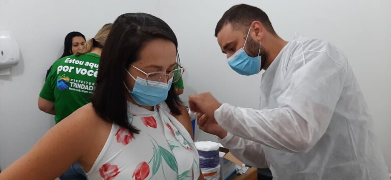 Colaboradores do Hetrin recebem terceira dose da vacina contra a Covid-19