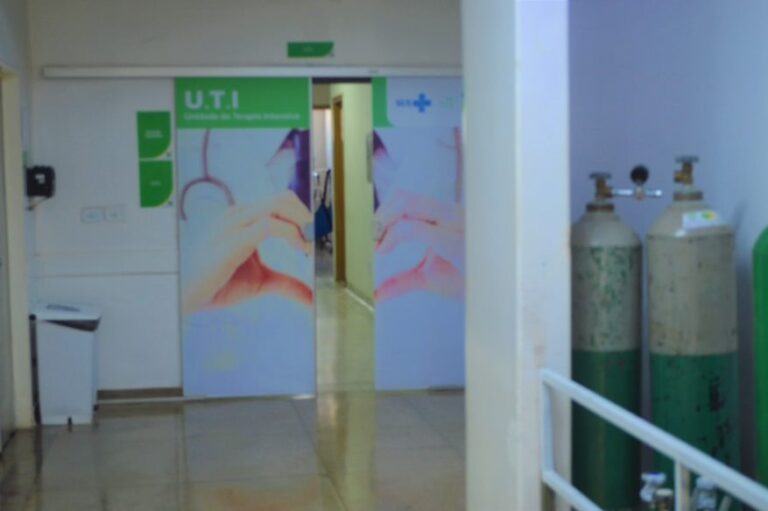 Sala da UTI do HESLMB com cilindro de oxigênio onde recebeu alta