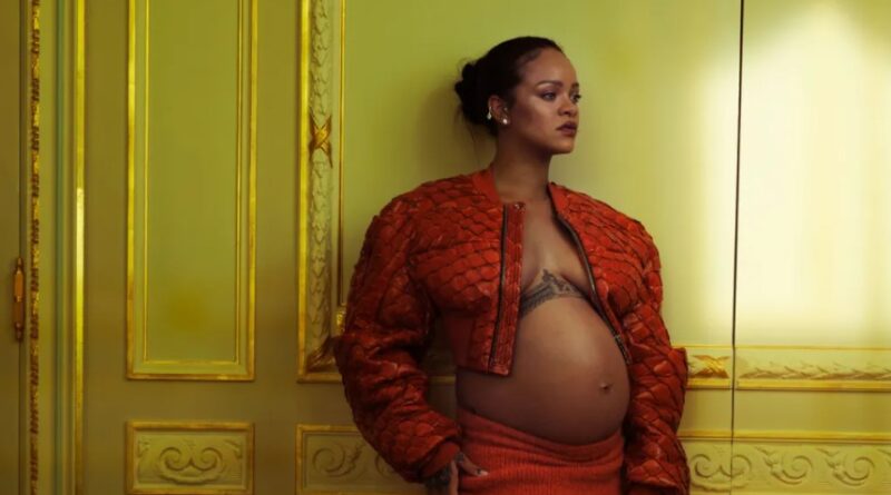 Rihanna espera encorajar outras mulheres a se vestirem bem durante a gravidez e, possivelmente, mudar a indústria da moda para mulheres gestantes, nem que seja um pouquinho.