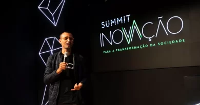 Eduardo Lyra durante participação no Evento Summit de Inovação