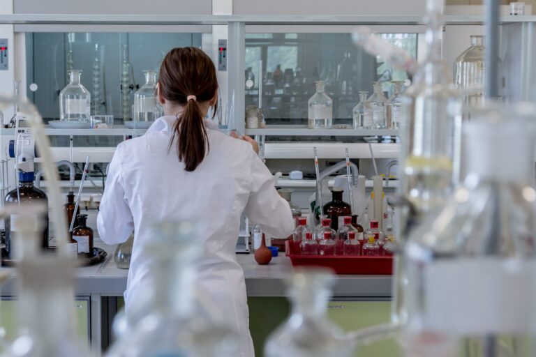 Empresas investem em tecnologia para eliminar vírus e bactérias de seus produtos