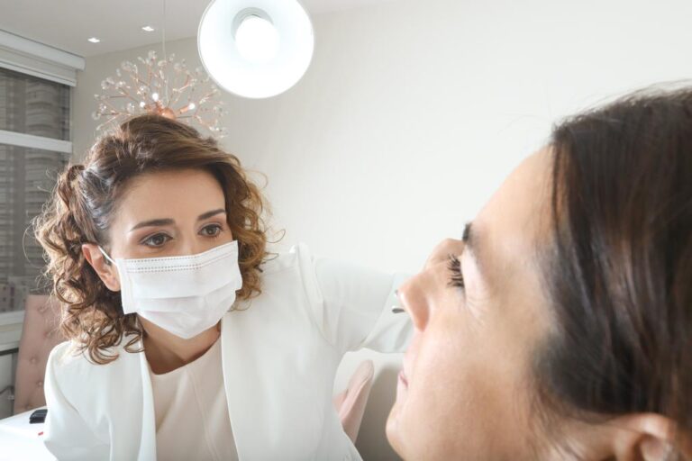 Mudanças bruscas de temperatura e tempo seco criam um cenário ideal para o aparecimento de doenças respiratórias, assim como, dificultam respiração.