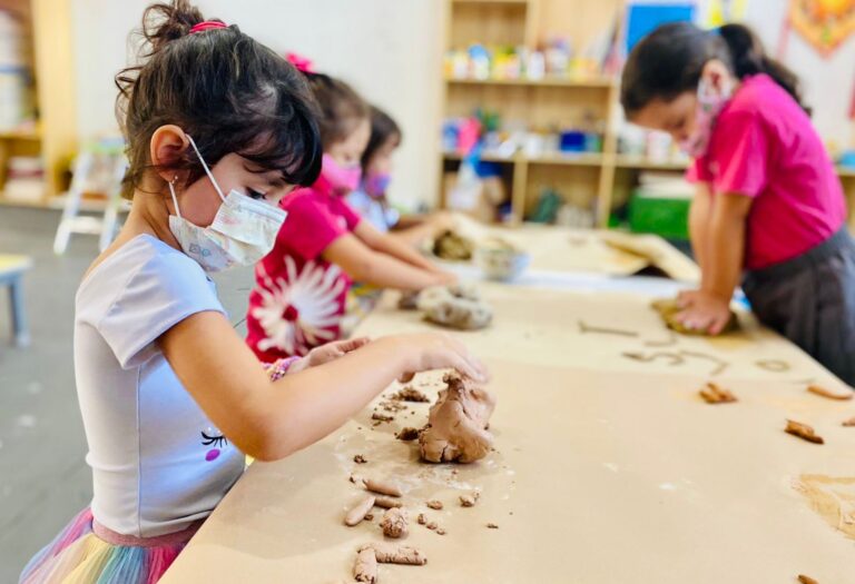 Evento educativo promove discussões sobre cultura maker e preservação do oceano