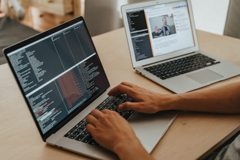 Empresas nacionais de tecnologia investem na formação gratuita de programadores