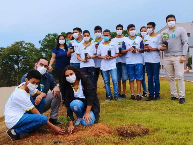 HCN participa do projeto SEDUC Cerrado para plantio de mudas