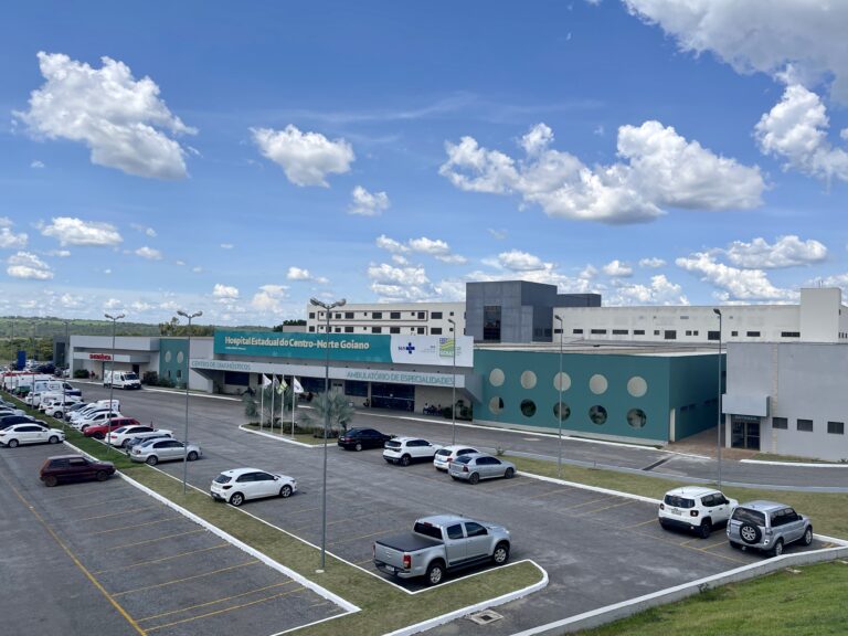 Fachada do Hospital Estadual do Centro-Norte Goiano