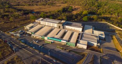 Foto aérea da fachada do Hospital Estadual do Centro-Norte Goiano