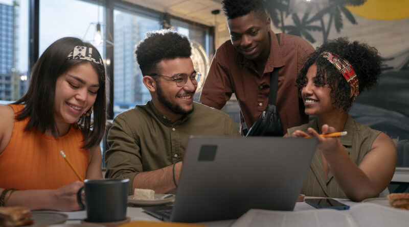 Jovem-aprendiz | Jovens | United Way Brasil | Lab&Tal | São Paulo