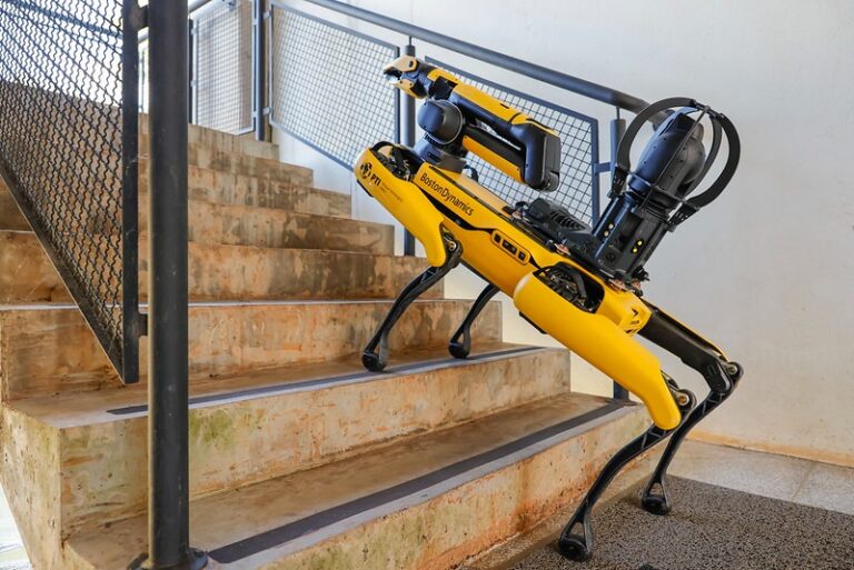 Cão-robô | Parque Tecnológico Itaipu | Boston Dynamics | IoT Solutions Congress Brasil | 5G | IA
