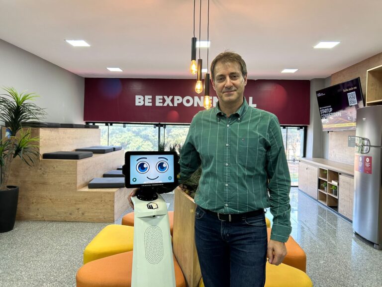 A trajetória da Human Robotics, startup de robôs sociais personalizáveis para atendimento presencial, está registrada no livro "Innovate Curitiba", oferecendo práticas sustentáveis e inspiradoras para o setor de tecnologia do Paraná.