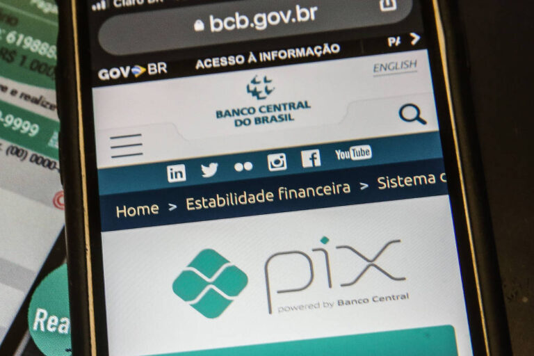Criminosos estão explorando o 'golpe do Pix errado', aproveitando-se do Mecanismo Especial de Devolução (MED) do Banco Central para desviar dinheiro dos brasileiros, se aproveitando da função de recuperação de valores em casos de fraude