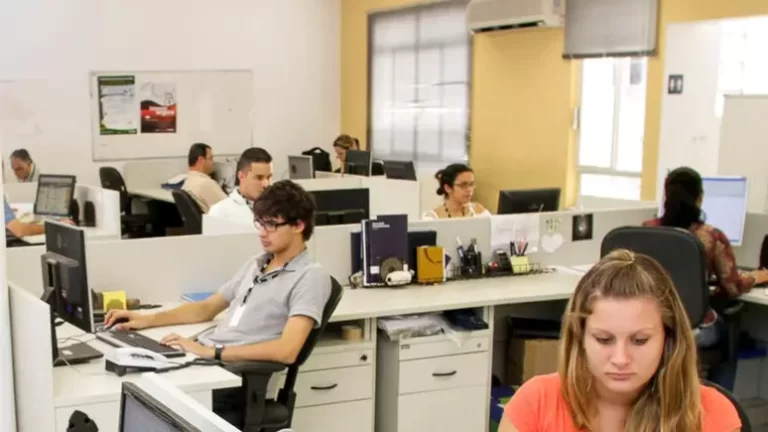 O programa Qualifica SP oferece 2,5 mil vagas em cursos de IA gratuitos, em parceria com Google Cloud e FAT, com inscrições abertas nesta quarta-feira