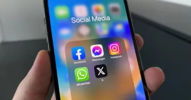 O Ministério da Justiça e a Secretaria Nacional do Consumidor (Senacon) divulgaram uma nota técnica com diretrizes para plataformas digitais e redes sociais, destacando a necessidade de transparência nas relações de consumo, especialmente no que tange ao uso de inteligência artificial (IA).