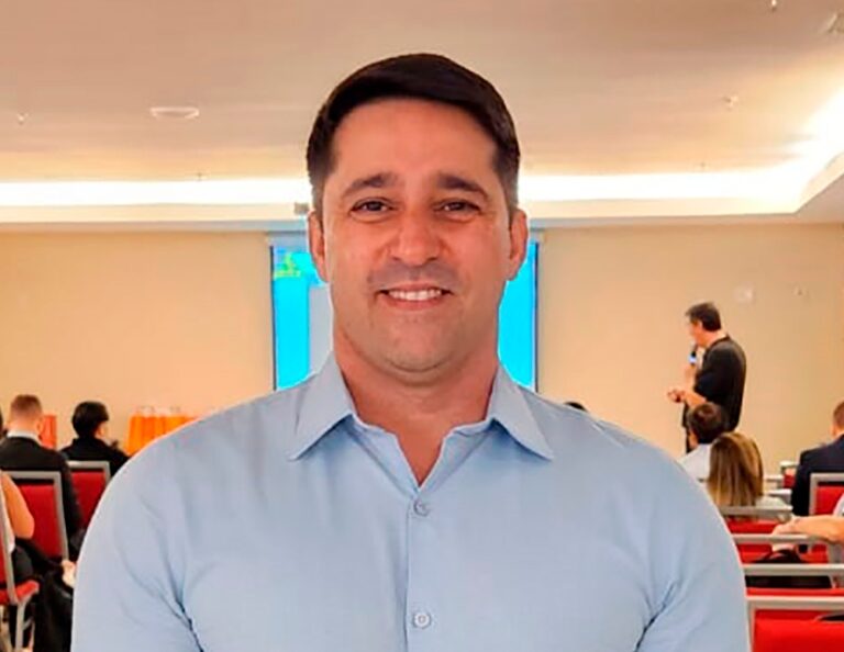 Empresas que adotam ferramentas digitais na gestão de EPIs garantem maior segurança e eficiência operacional, além de um diferencial competitivo. Segundo Thiago Avelino, "a adoção de tecnologias na gestão de EPIs é um investimento no futuro e na proteção dos trabalhadores, trazendo benefícios que vão além da simples redução de custos"