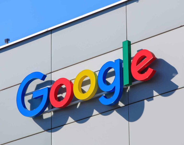 O AI Overview, nova ferramenta do Google que usa inteligência artificial para responder pesquisas, foi lançada no Brasil nesta quarta-feira (15). Quando ativado, o recurso exibe informações sintetizadas acima dos resultados da busca