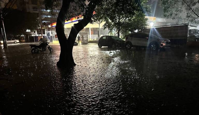 Chuva e apagão na cidade de São Paulo. Reprodução: Folha de São Paulo