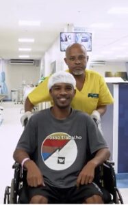 Médicos da Medplus Serviços Médicos no Hospital Municipalizado Adão Pereira Nunes realizaram uma cranioplastia no carpinteiro, Vitor Soares.