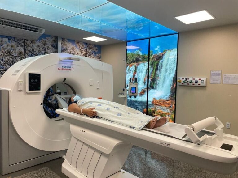 O Serviço de Tomografia do Hospital Estadual de Formosa (HEF), em funcionamento há dois anos, é um pilar no diagnóstico por imagem, com mais de 16 mil exames realizados. Unidade gerida pelo Instituto de Medicina, Estudos e Desenvolvimento - IMED
