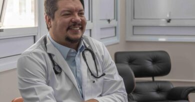 A gestão especializada na saúde, liderada por profissionais com formação em administração, transforma desafios em oportunidades, aumentando a eficiência e a qualidade no atendimento hospitalar, segundo Tiago Simões Leite, Diretor da MedPlus Serviços Médicos.