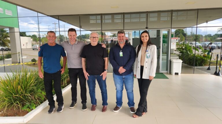 A Policlínica Estadual da Região Nordeste II – Posse recebe conselheiros do Instituto de Medicina, Estudos e Desenvolvimento - IMED, que conhecem a estrutura e serviços da unidade, destacando a qualidade do atendimento e a futura implantação da diálise peritoneal.