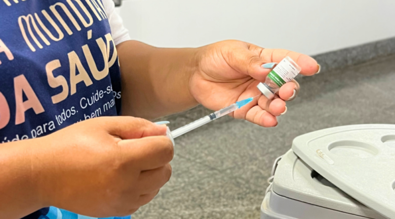 Hospital Estadual do Centro-Norte Goiano - HCN realiza campanha de vacinação para profissionais da saúde, promovendo a importância das vacinas e a conscientização sobre a imunização na população.