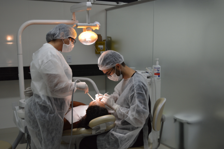 O Centro de Especialidades Odontológicas da Policlínica Estadual da Região Nordeste - Posse, em Goiás, realiza mais de 10 mil atendimentos em seis meses, oferecendo serviços de saúde bucal de qualidade à população da Macrorregião Nordeste.