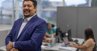 A MedPlus Serviços Médicos gerida pelo Médico Thiago Simões Leite, promove gestão eficiente do serviço médico nas unidades que atua, assegurando que pacientes recebam atendimento especializado evitando transferências desnecessárias para grandes centros urbanos.