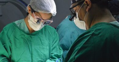 O Hospital Estadual de Formosa (HEF) realiza mais de 900 cirurgias em um trimestre, destacando-se no atendimento eletivo e emergencial à população, com foco na segurança e recuperação dos pacientes.