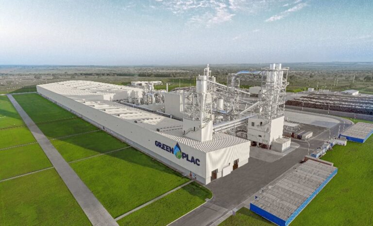 A Greenplac, empresa de MDF fundada em Água Clara, Mato Grosso do Sul, impulsiona a economia local com a plantação de eucaliptos e a geração de empregos.