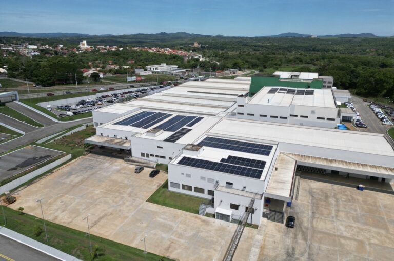 No Dia Mundial do Meio Ambiente, o Hospital Estadual do Centro-Norte Goiano - HCN reafirma seu compromisso com a sustentabilidade através da usina solar que gera energia limpa.