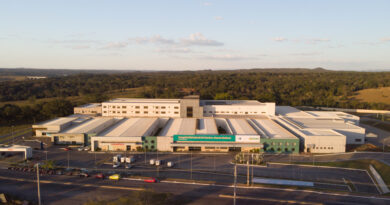 Hospital Estadual do Centro-Norte Goiano (HCN) em Uruaçu, Goiás, referência em atendimentos humanizados e alta complexidade na saúde.