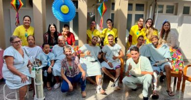 O Arraiá do Hetrin trouxe alegria e acolhimento aos pacientes internados, com música, comidas típicas e interações divertidas.