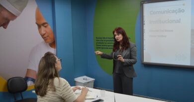 Silvania Dal Bosco, do ECCO - Escritório de Consultoria e Comunicação lidera workshops que aprimoram a comunicação em unidades de saúde.
