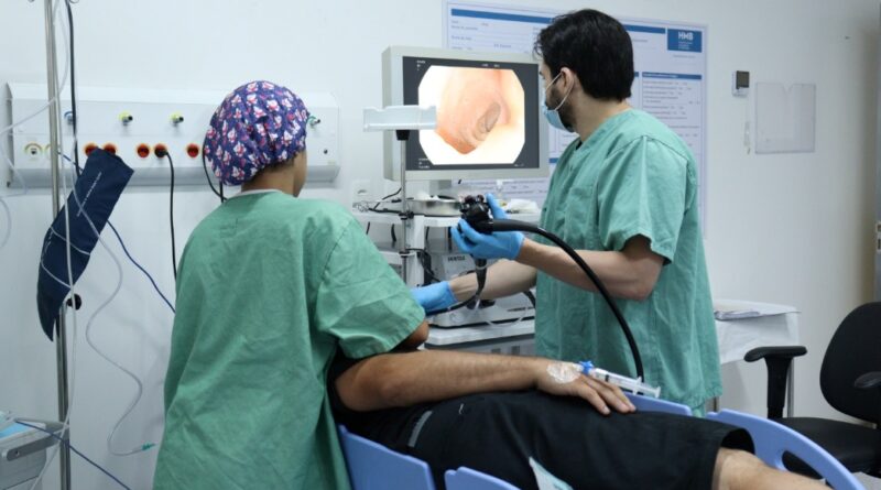 Várias equipes estão envolvidas nos processos de triagem, realização e cuidados pós-exame dos pacientes