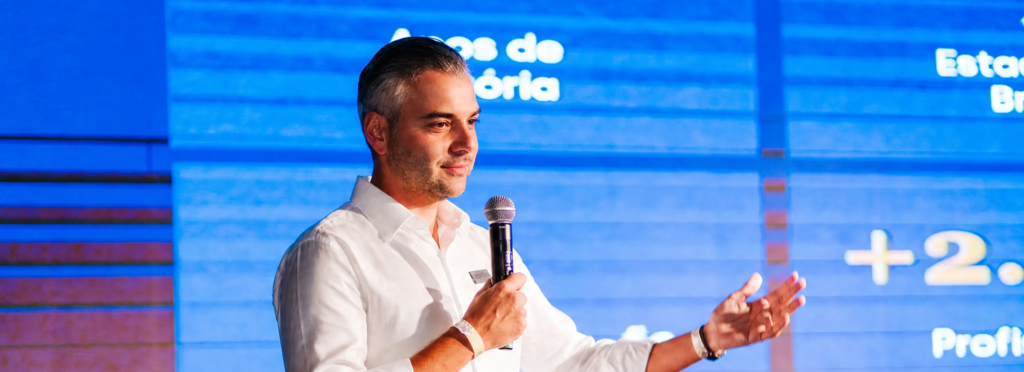O Abitte Piemonte, da Abitte Urbanismo, é um marco em Cuiabá, com 189 casas prontas. O CEO Francisco Colnaghi Neto afirma que o projeto redefine o conceito de morar no Vinhedos Oliveiras.

